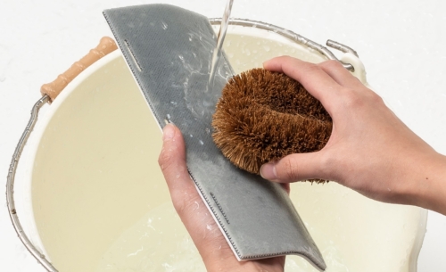 水で洗えて衛生的なブラシ